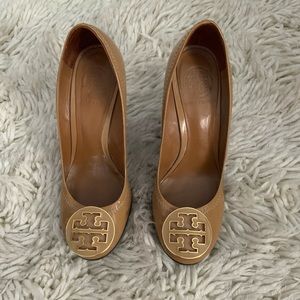 Tory Burch patent leather beige wedges. Size 5.5